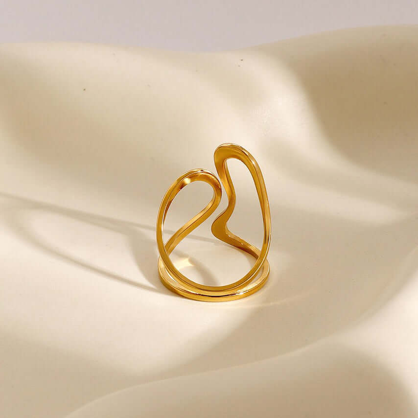 Stylish 18K gold line design ring, perfect for everyday wear and layering. Affordable jewelry to elevate your look.