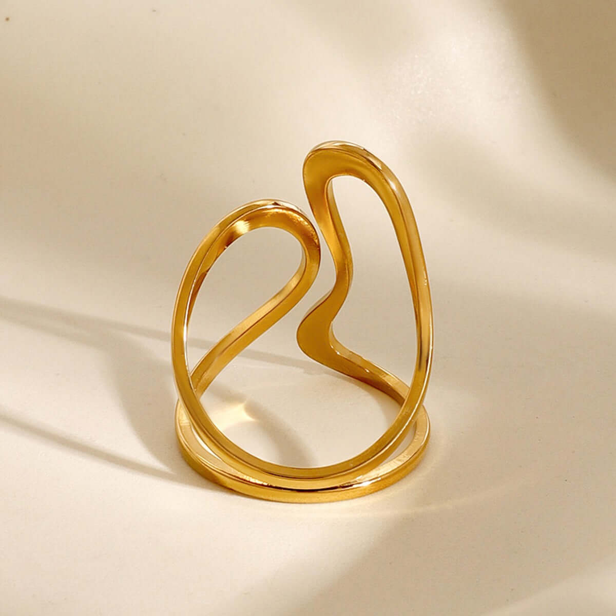 18K gold line design ring perfect for everyday wear and layering. Affordable jewelry to elevate your look.